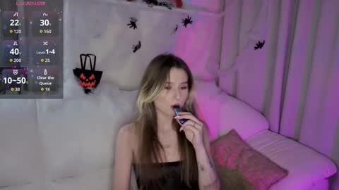 Lua online show from November 1, 2025, 8:33 pm