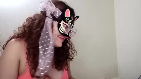 luanapowerful online show from February 12, 2025, 3:51 am