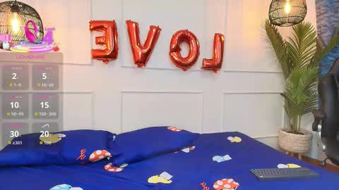 lUAN online show from September 30, 2025, 7:52 pm