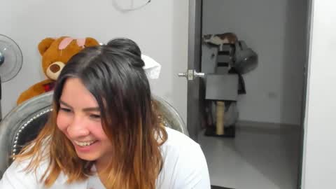 luara__01__lecat_1 online show from November 12, 2025, 1:50 am