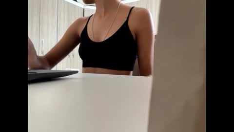 Luara Velvet online show from April 20, 2026, 1:03 pm