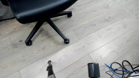 luca_morettii online show from October 9, 2025, 12:14 pm