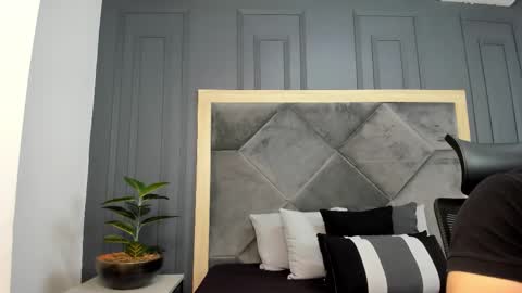 luca_morettii online show from November 12, 2025, 12:16 pm