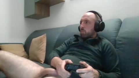 Snapshot of lucabeech88 chatting on November 4, 2025, 7:57 pm Luca online show from November 4, 2025, 7:57 pm