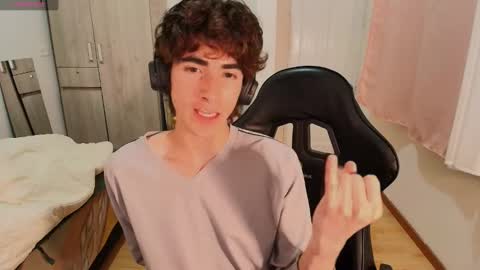 lucas_xo online show from September 13, 2025, 4:23 am