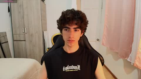 lucas_xo online show from September 21, 2025, 1:51 am
