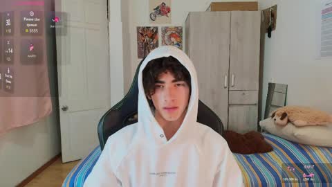 lucas_xo online show from April 6, 2026, 3:26 am