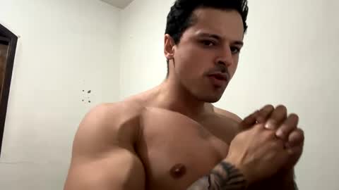 lucasfit24 online show from January 17, 2025, 7:38 pm