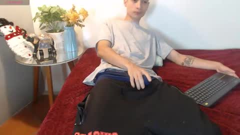 Snapshot of lucasssmith11 chatting on February 19, 2026, 6:48 pm LucassSmith11 online show from February 19, 2026, 6:48 pm