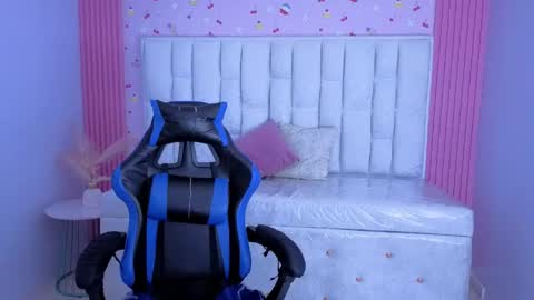 Lucero  online show from April 12, 2026, 3:17 pm