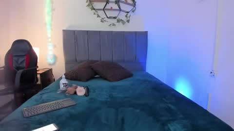 Snapshot of lucerop_ chatting on February 10, 2026, 3:21 am Lucero online show from February 10, 2026, 3:21 am