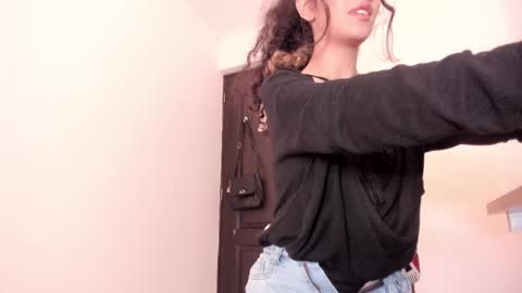 Snapshot of lucia_fuster chatting on February 23, 2026, 11:35 pm Lucia online show from February 23, 2026, 11:35 pm