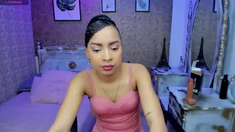 Snapshot of lucia_janne chatting on October 4, 2025, 8:29 pm Lucla online show from October 4, 2025, 8:29 pm