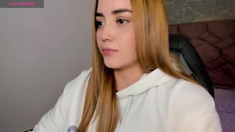 lucia star  online show from December 9, 2024, 9:58 pm