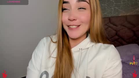 lucia star  online show from December 10, 2024, 1:00 am