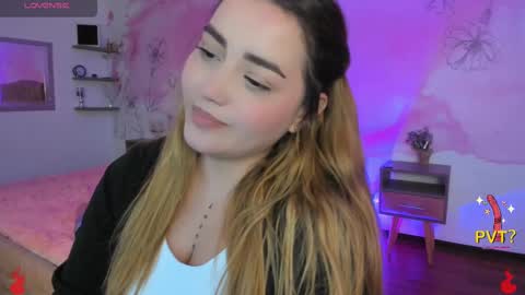 lucia star  online show from February 13, 2025, 5:48 am