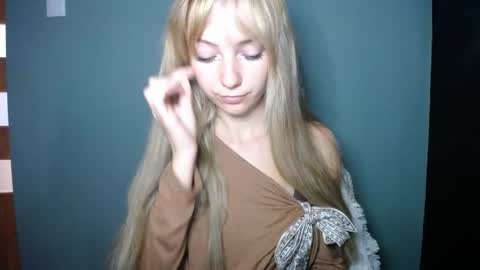 Lucy online show from September 25, 2025, 7:34 am