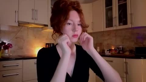 Lucia online show from September 21, 2025, 5:03 pm