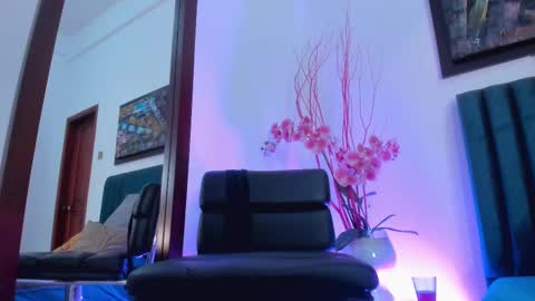 Snapshot of luciaferrero chatting on February 18, 2025, 9:42 pm LuciaFerrero online show from February 18, 2025, 9:42 pm