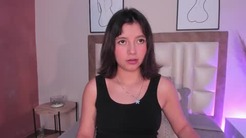 Snapshot of luciaferrero chatting on October 8, 2025, 12:52 am LuciaFerrero online show from October 8, 2025, 12:52 am