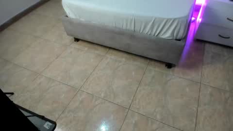 Snapshot of luciaferrero chatting on October 26, 2025, 12:05 am LuciaFerrero online show from October 26, 2025, 12:05 am