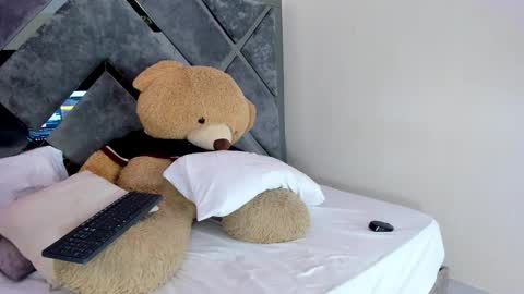 Lucia Gray online show from October 24, 2025, 9:33 pm