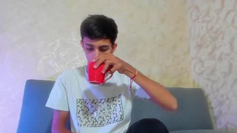 Snapshot of lucian_davii chatting on November 19, 2025, 12:16 pm Pirulo online show from November 19, 2025, 12:16 pm