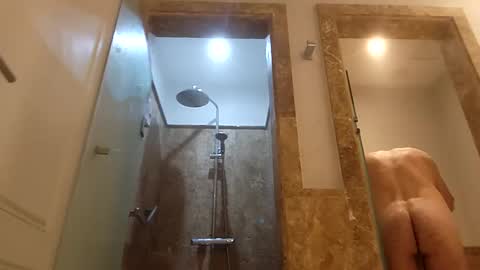 Snapshot of lucianopc chatting on September 27, 2025, 7:41 pm lucianopc online show from September 27, 2025, 7:41 pm