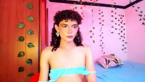 Snapshot of lucianromeo17 chatting on September 14, 2025, 7:24 pm Lucy or Lucian 3 Come to my social Links3 online show from September 14, 2025, 7:24 pm