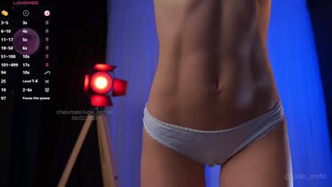 Snapshot of lucie_beltran chatting on February 4, 2025, 11:49 pm Next stream start at 1500hs GTM-3 online show from February 4, 2025, 11:49 pm