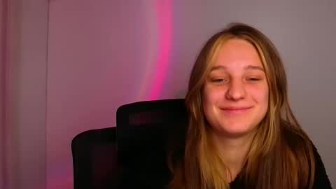 Snapshot of lucieamour_ chatting on November 14, 2025, 2:27 pm Lucie online show from November 14, 2025, 2:27 pm