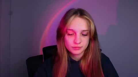 Lucie online show from December 22, 2025, 10:18 pm