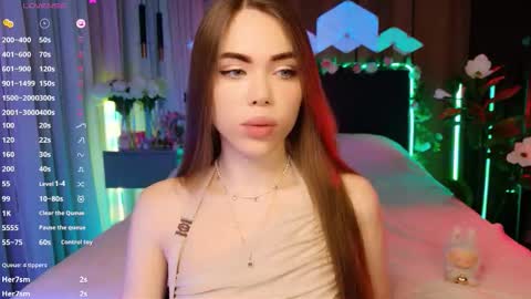 MimiFors online show from November 22, 2025, 6:51 pm