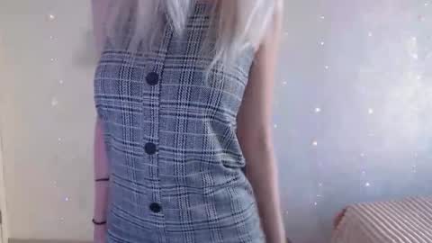 Snapshot of luckcristal chatting on March 11, 2026, 12:22 pm Arina online show from March 11, 2026, 12:22 pm