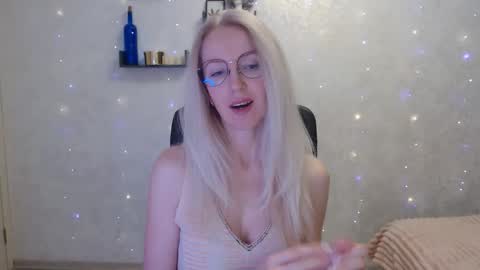 Snapshot of luckcristal chatting on March 12, 2026, 4:57 pm Arina online show from March 12, 2026, 4:57 pm
