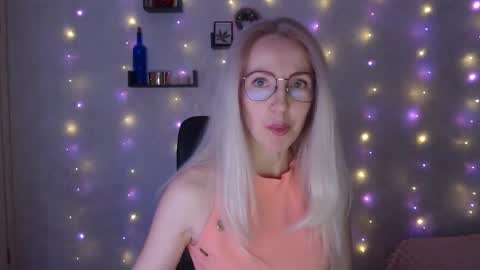 Snapshot of luckcristal chatting on March 15, 2026, 3:51 pm Arina online show from March 15, 2026, 3:51 pm