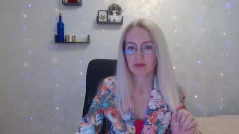 Snapshot of luckcristal chatting on March 18, 2026, 2:42 pm Arina online show from March 18, 2026, 2:42 pm