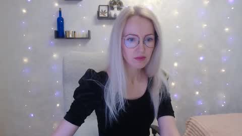 Snapshot of luckcristal chatting on March 19, 2026, 3:05 pm Arina online show from March 19, 2026, 3:05 pm