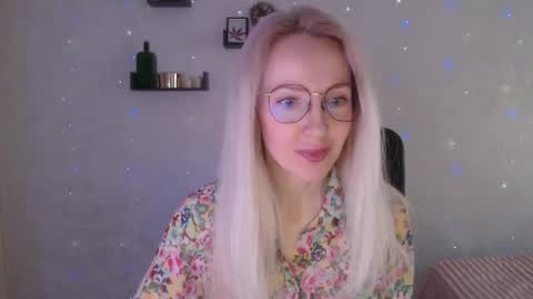 Snapshot of luckcristal chatting on March 25, 2026, 2:56 pm Arina online show from March 25, 2026, 2:56 pm