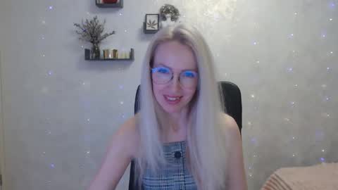 Snapshot of luckcristal chatting on March 30, 2026, 5:25 pm Arina online show from March 30, 2026, 5:25 pm