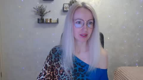 Snapshot of luckcristal chatting on April 1, 2026, 4:59 pm Arina online show from April 1, 2026, 4:59 pm