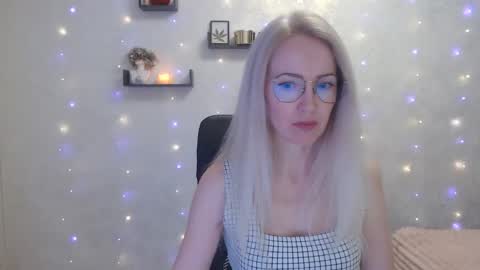 Snapshot of luckcristal chatting on April 6, 2026, 3:46 pm Arina online show from April 6, 2026, 3:46 pm