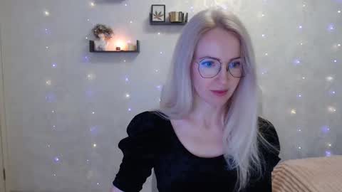 Snapshot of luckcristal chatting on April 7, 2026, 4:07 pm Arina online show from April 7, 2026, 4:07 pm