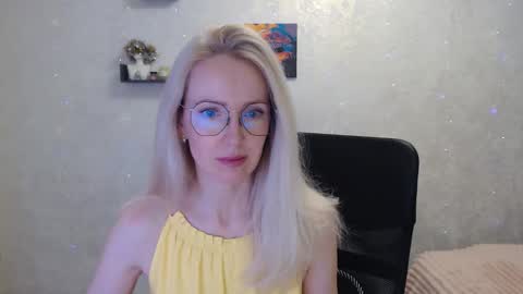 Snapshot of luckcristal chatting on May 21, 2026, 6:04 pm Arina online show from May 21, 2026, 6:04 pm