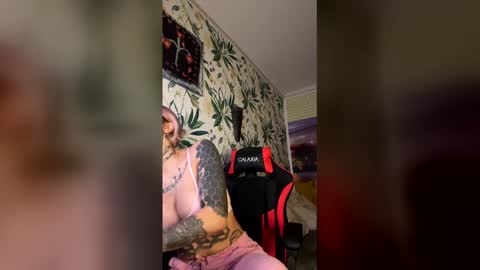 Snapshot of lucky_denizz chatting on December 18, 2025, 11:05 am lucky_denizz online show from December 18, 2025, 11:05 am