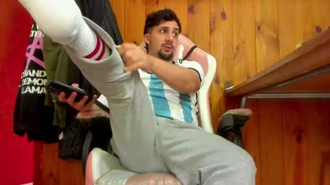 Snapshot of lucky_littlehorse77 chatting on April 8, 2026, 6:08 pm Luca Lucky online show from April 8, 2026, 6:08 pm