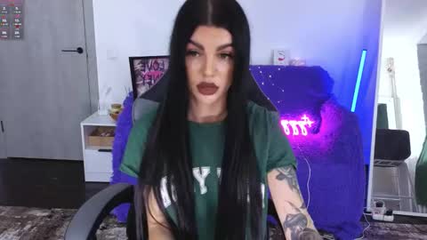 Monika online show from December 3, 2025, 3:43 pm