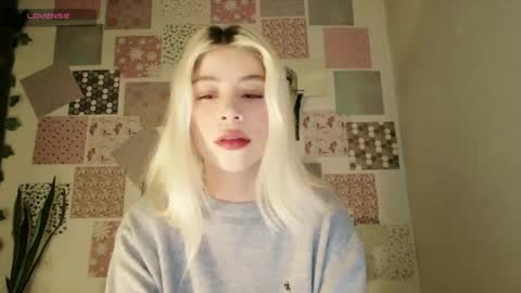 luckysapphire777 online show from April 19, 2026, 7:49 pm