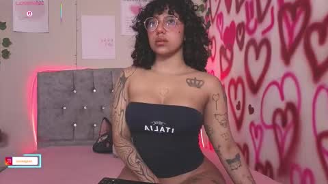 Luanis online show from November 21, 2025, 5:17 am