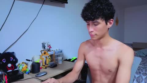 Lu Independent Model online show from December 17, 2025, 10:49 pm